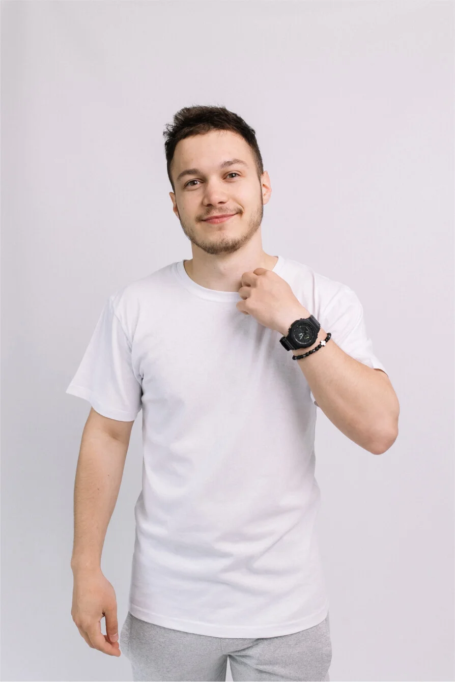 Футболка на моделі